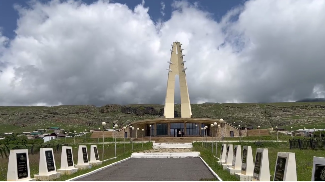 Memorial'nyy kompleks «Zhuravli»